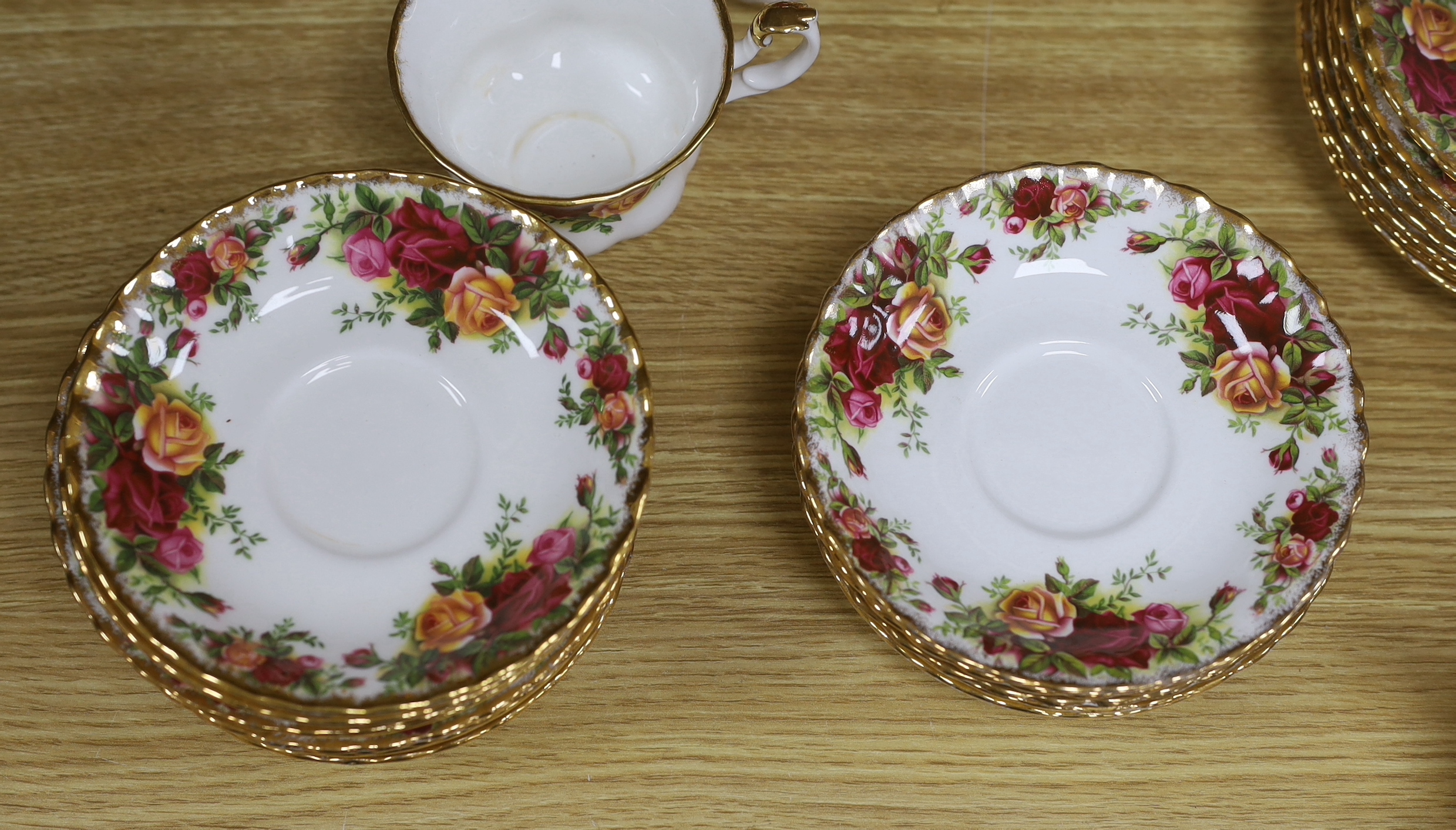 A Royal Albert ‘Old Country Roses’, a dinner and tea service